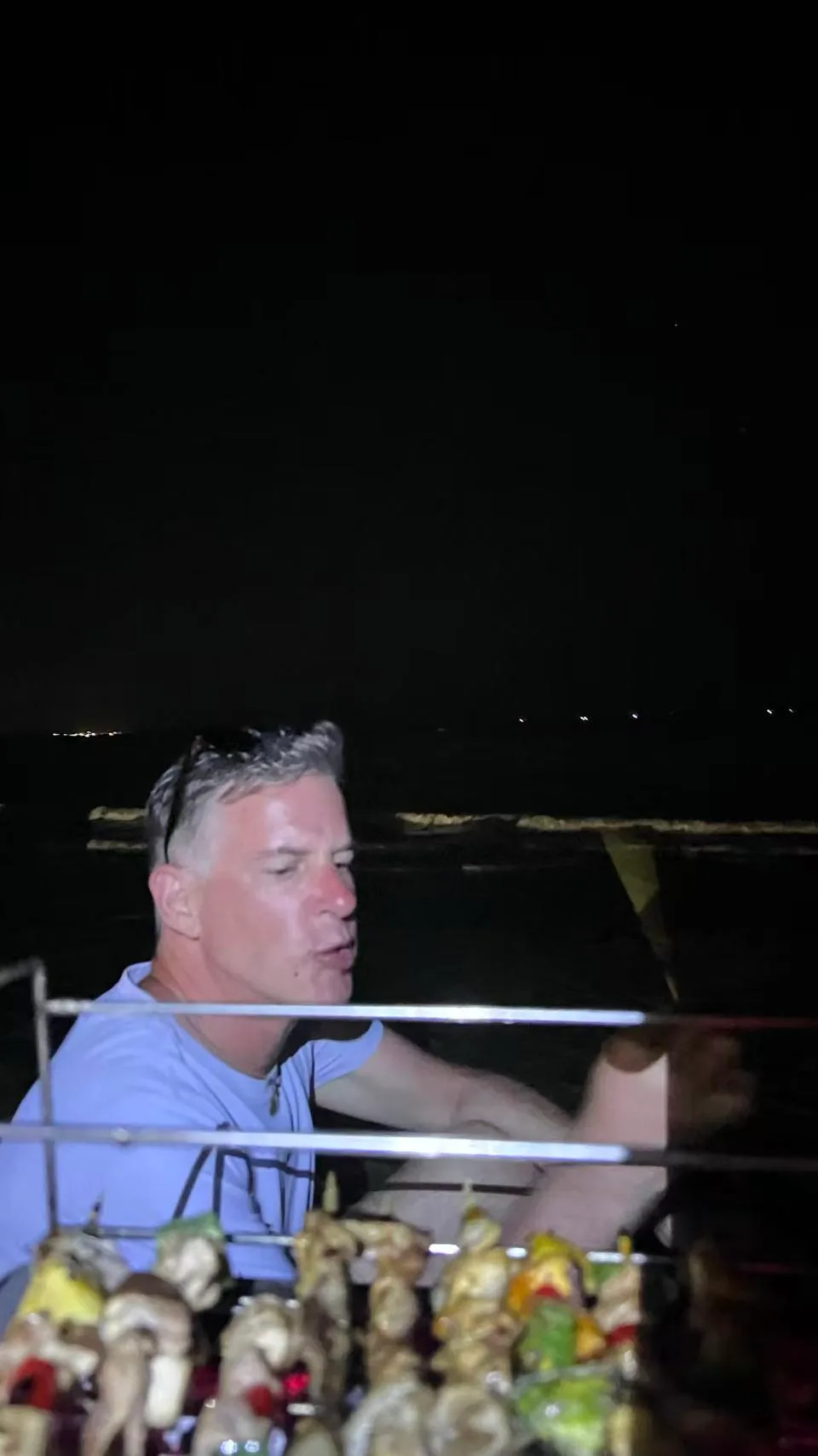 海浪边夜烤串串