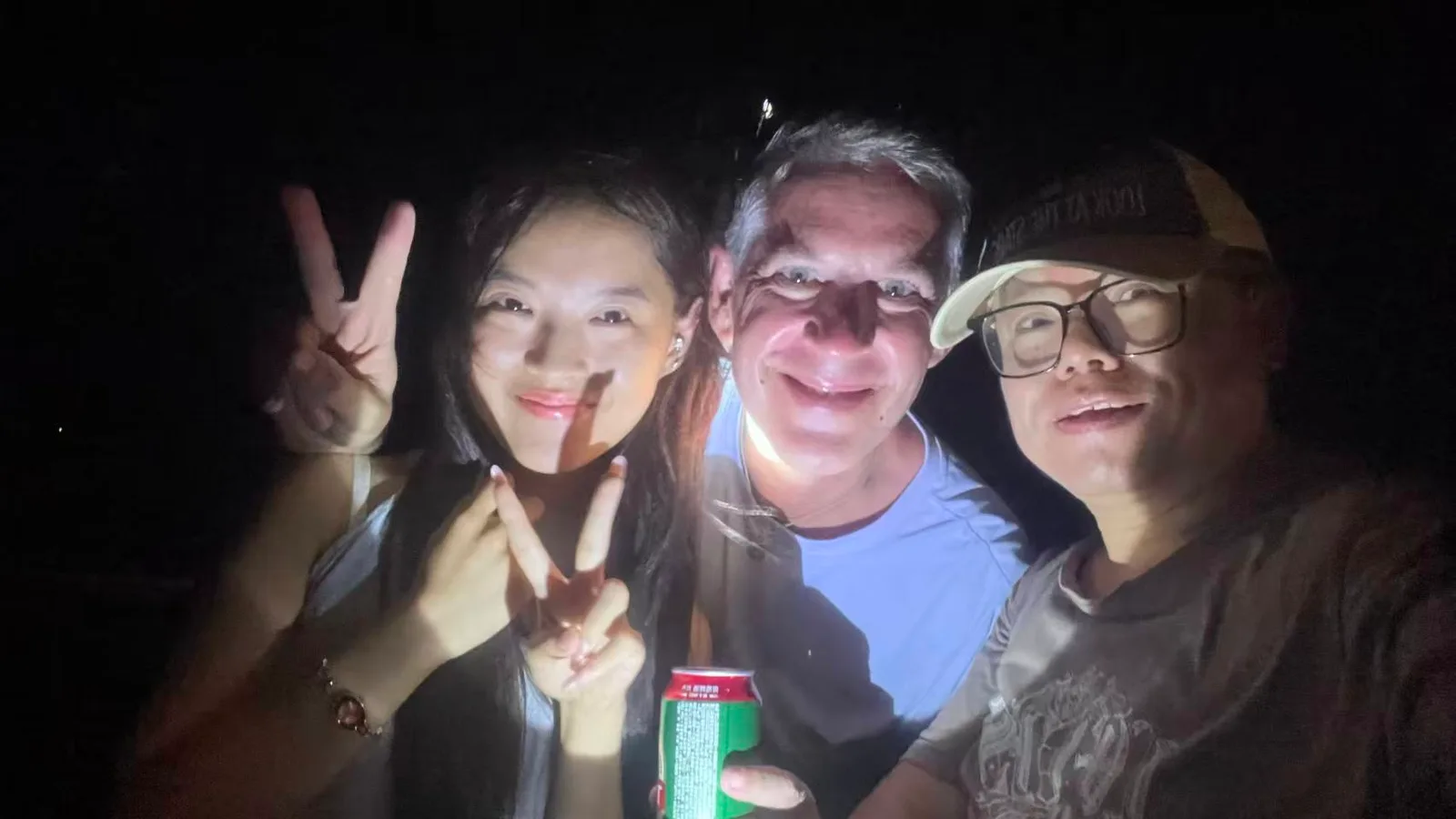与王鹏和住客们的海滩之夜